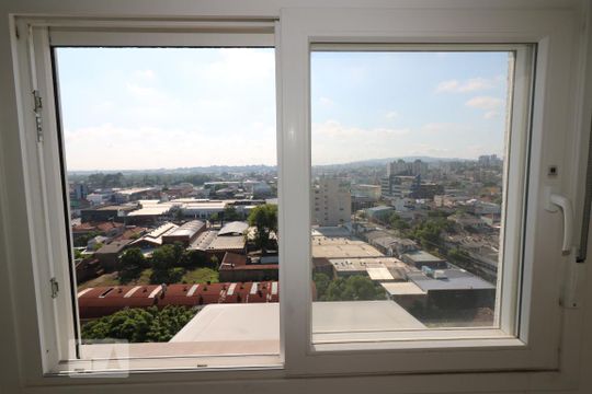 Vista do quarto 2 de apartamento para alugar com 3 quartos, 77m² em Navegantes, Porto Alegre