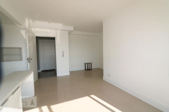 Apartamento para alugar com 3 quartos, 77m² em Navegantes, Porto Alegre