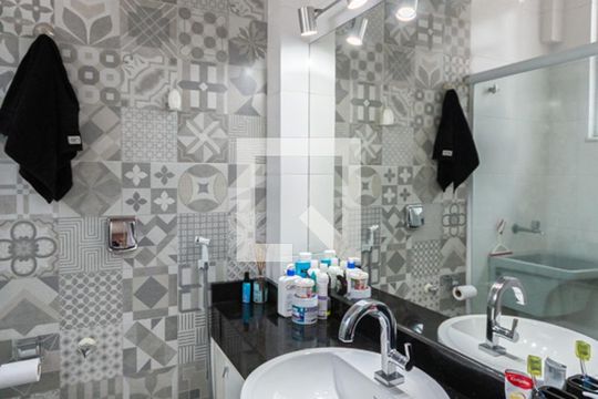 Banheiro de kitnet/studio à venda com 0 quarto, 24m² em Praça da Bandeira, Rio de Janeiro
