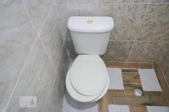 Banheiro de casa para alugar com 2 quartos, 12m² em Jardim Arize, São Paulo