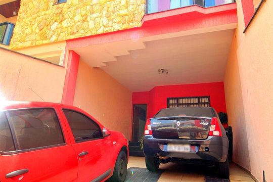 Garagem de casa à venda com 3 quartos, 162m² em Utinga, Santo André