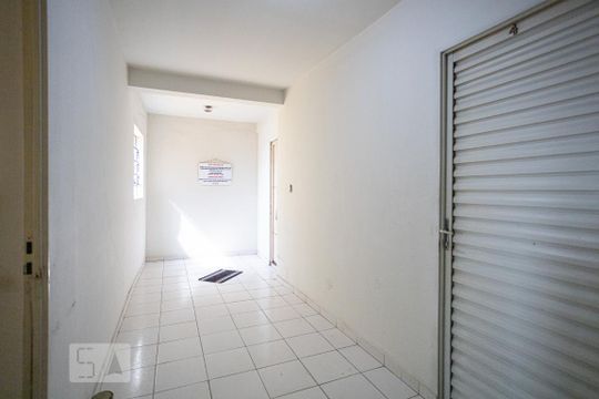 Entrada de apartamento para alugar com 1 quarto, 30m² em Vila Silva Ribeiro, Carapicuíba