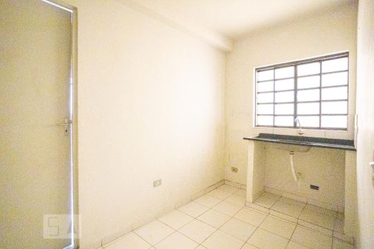 Cozinha de apartamento para alugar com 1 quarto, 30m² em Vila Silva Ribeiro, Carapicuíba