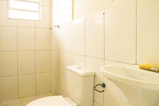 Banheiro de apartamento para alugar com 1 quarto, 30m² em Vila Silva Ribeiro, Carapicuíba