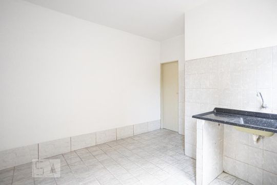 Banheiro de casa para alugar com 1 quarto, 30m² em Vila Silva Ribeiro, Carapicuíba