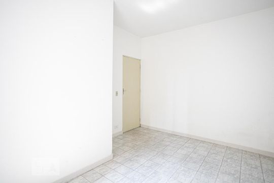 Sala/Quarto de casa para alugar com 1 quarto, 30m² em Vila Silva Ribeiro, Carapicuíba