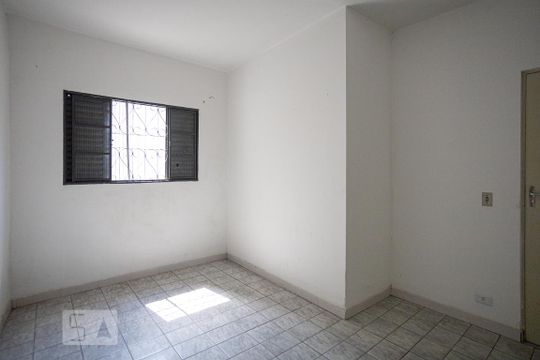 Casa para alugar com 1 quarto, 30m² em Vila Silva Ribeiro, Carapicuíba