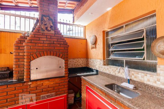 Churrasqueira de casa à venda com 2 quartos, 198m² em Jardim Ivone, São Paulo