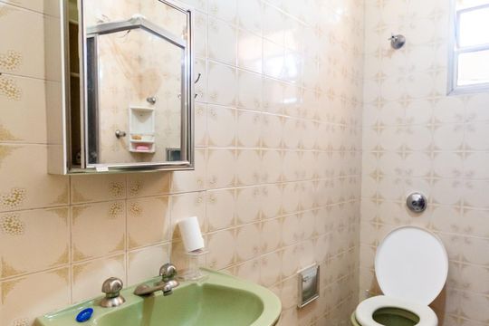 Banheiro 1 de casa à venda com 2 quartos, 198m² em Jardim Ivone, São Paulo
