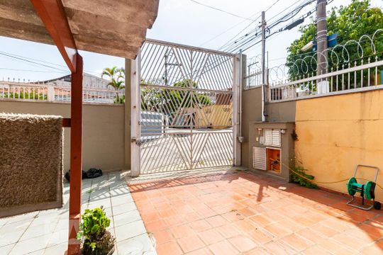 Garagem de casa à venda com 2 quartos, 198m² em Jardim Ivone, São Paulo