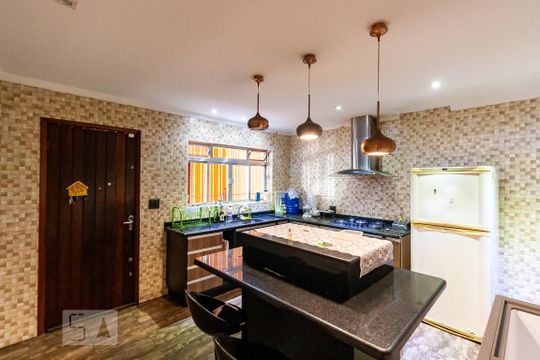 Cozinha de casa à venda com 2 quartos, 198m² em Jardim Ivone, São Paulo