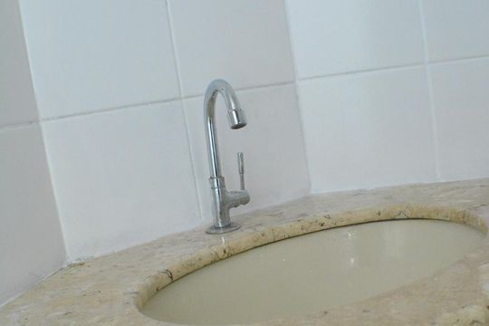 Banheiro de apartamento para alugar com 1 quarto, 51m² em Parque Bela Vista, Salvador