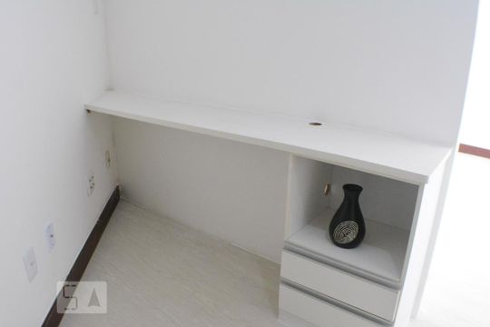 Escritório de apartamento para alugar com 1 quarto, 51m² em Parque Bela Vista, Salvador