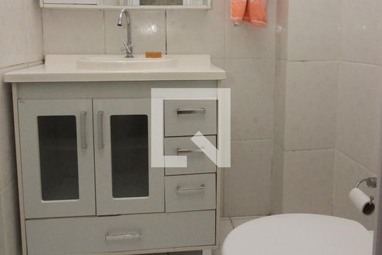 Banheiro de apartamento para alugar com 1 quarto, 36m² em Centro Histórico, Porto Alegre