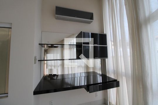 Sala de TV de casa à venda com 3 quartos, 240m² em Parque das Universidades, Campinas