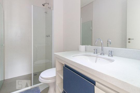 Banheiro de apartamento à venda com 2 quartos, 63m² em Centro, Osasco
