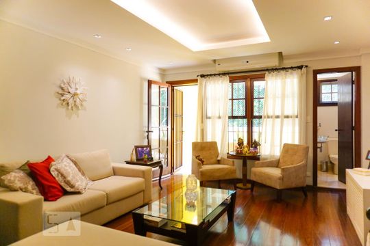 Sala de casa de condomínio para alugar com 4 quartos, 263m² em Barra da Tijuca, Rio de Janeiro