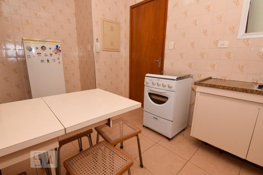 Cozinha de apartamento para alugar com 3 quartos, 105m² em Barra Funda, Guarujá