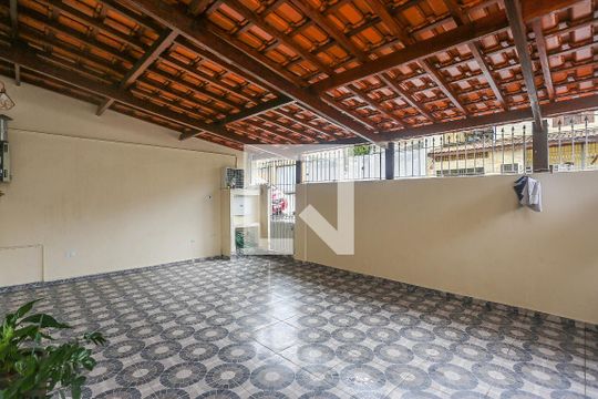 Quintal de casa para alugar com 3 quartos, 220m² em Jardim Sarah, São Paulo