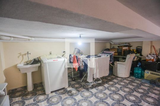 Lavanderia de casa para alugar com 3 quartos, 220m² em Jardim Sarah, São Paulo