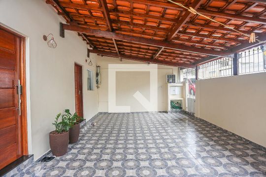Quintal de casa para alugar com 3 quartos, 220m² em Jardim Sarah, São Paulo
