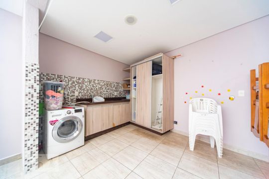 Área de Serviço de casa para alugar com 4 quartos, 340m² em Vila Scarpelli, Santo André