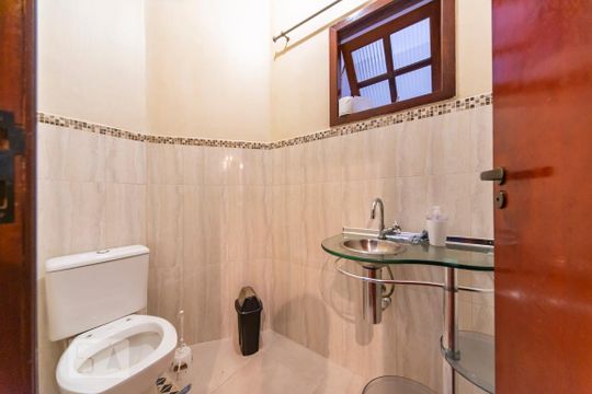 Lavabo de casa para alugar com 4 quartos, 340m² em Vila Scarpelli, Santo André