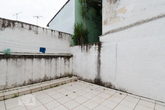 Quintal e área de serviço de casa para alugar com 2 quartos, 170m² em Jardim do Mar, São Bernardo do Campo