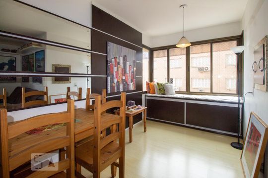 Sala de apartamento à venda com 2 quartos, 80m² em Santana, Porto Alegre