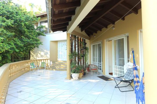 Varanda de casa à venda com 4 quartos, 600m² em Jardim Isabel, Porto Alegre