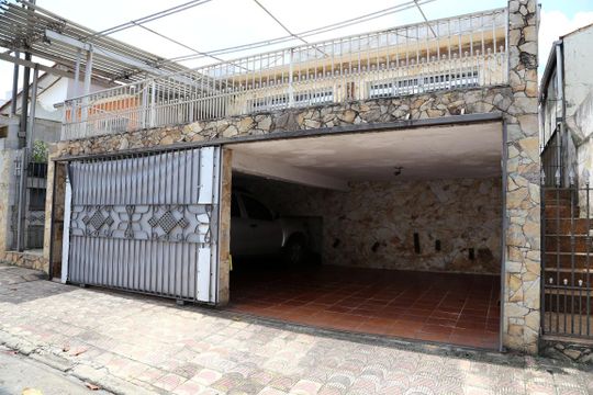 Garagem de casa à venda com 4 quartos, 200m² em Vila Sônia, São Paulo