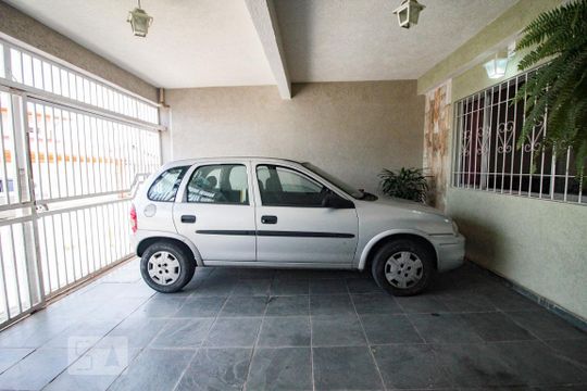 garagem de casa para alugar com 3 quartos, 150m² em Vila Francos, São Paulo