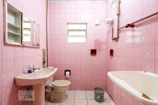 Banheiro e Área de Serviço de casa de condomínio para alugar com 1 quarto, 40m² em Jardim Modelo, São Paulo