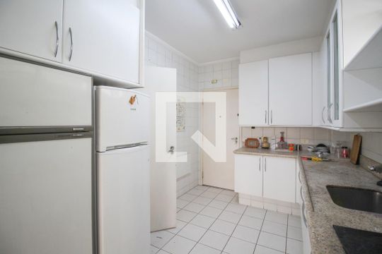 Cozinha de apartamento à venda com 3 quartos, 135m² em Itaim Bibi, São Paulo