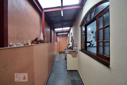 Corredor Lateral de casa à venda com 3 quartos, 224m² em Jardim Ana Maria, Santo André