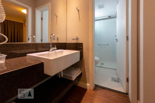 Banheiro de apartamento para alugar com 1 quarto, 32m² em Eldorado, Contagem