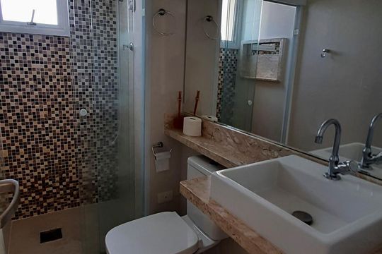Banheiro  de apartamento à venda com 2 quartos, 50m² em Vila Antonieta, São Paulo