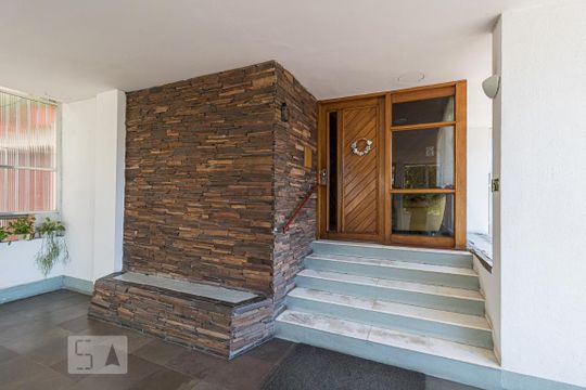 Entrada de apartamento para alugar com 2 quartos, 63m² em São João, Porto Alegre