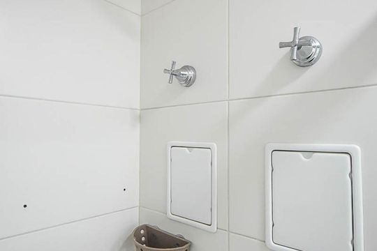 Chuveiro do banheiro de kitnet/studio à venda com 1 quarto, 35m² em Real Parque, São Paulo