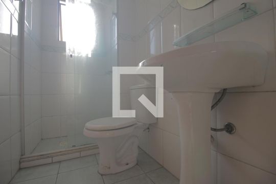 Banheiro de apartamento à venda com 2 quartos, 70m² em Centro, Canoas