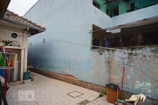 Pátio de casa de condomínio à venda com 3 quartos, 180m² em Navegantes, Porto Alegre