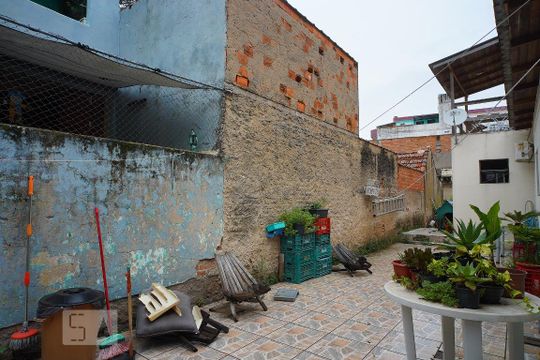 Pátio de casa de condomínio à venda com 3 quartos, 180m² em Navegantes, Porto Alegre