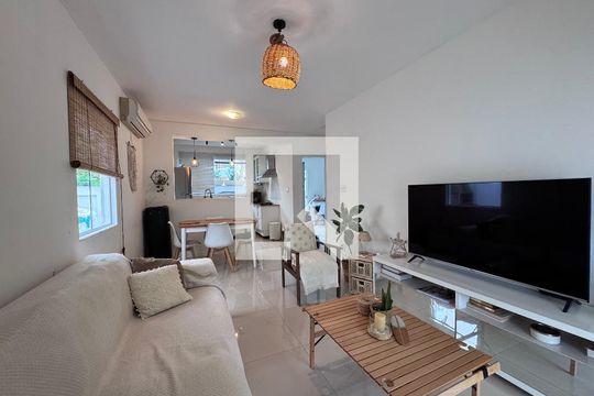 Sala de casa de condomínio à venda com 2 quartos, 60m² em Vargem Pequena, Rio de Janeiro