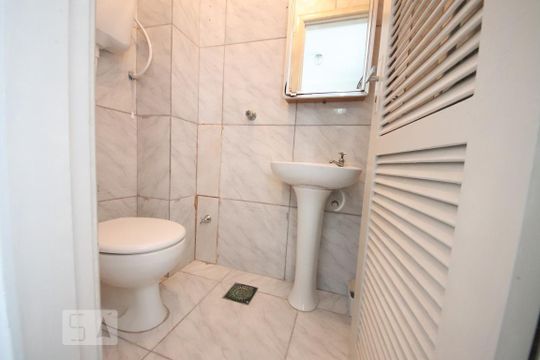Banheiro de Serviço de apartamento à venda com 3 quartos, 120m² em Centro, Canoas