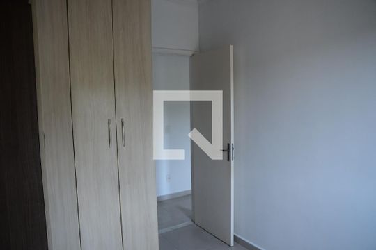 Quarto 1  de apartamento para alugar com 2 quartos, 46m² em Jardim Petrópolis, Cotia