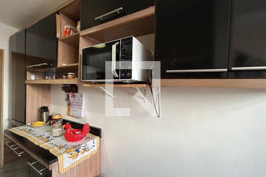 Cozinha de apartamento à venda com 2 quartos, 60m² em Vila Amélia, São Paulo