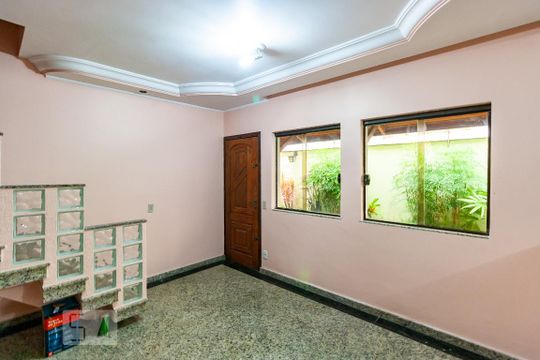 Sala de casa de condomínio à venda com 2 quartos, 70m² em Chácara Mafalda, São Paulo