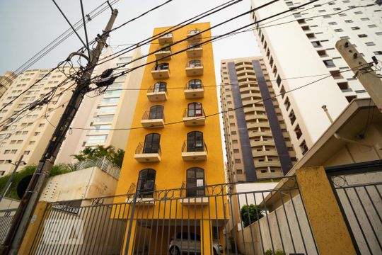 Fachada de apartamento para alugar com 1 quarto, 50m² em Cambuí, Campinas