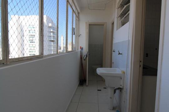 Área de Serviço de apartamento para alugar com 2 quartos, 115m² em Cambuí, Campinas