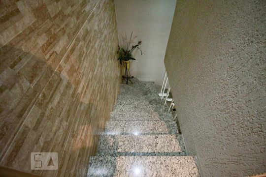 escada acesso sala de casa à venda com 2 quartos, 110m² em Casa Verde Alta, São Paulo